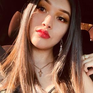 Meet your Posher, Nitza